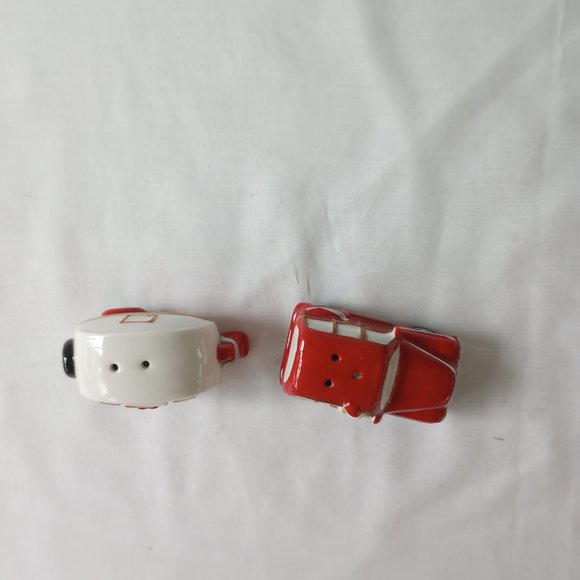 NWT Ceramic Red Vehicle & Camping Trailer Salt & Pepper Set- - Picture 4 of 13